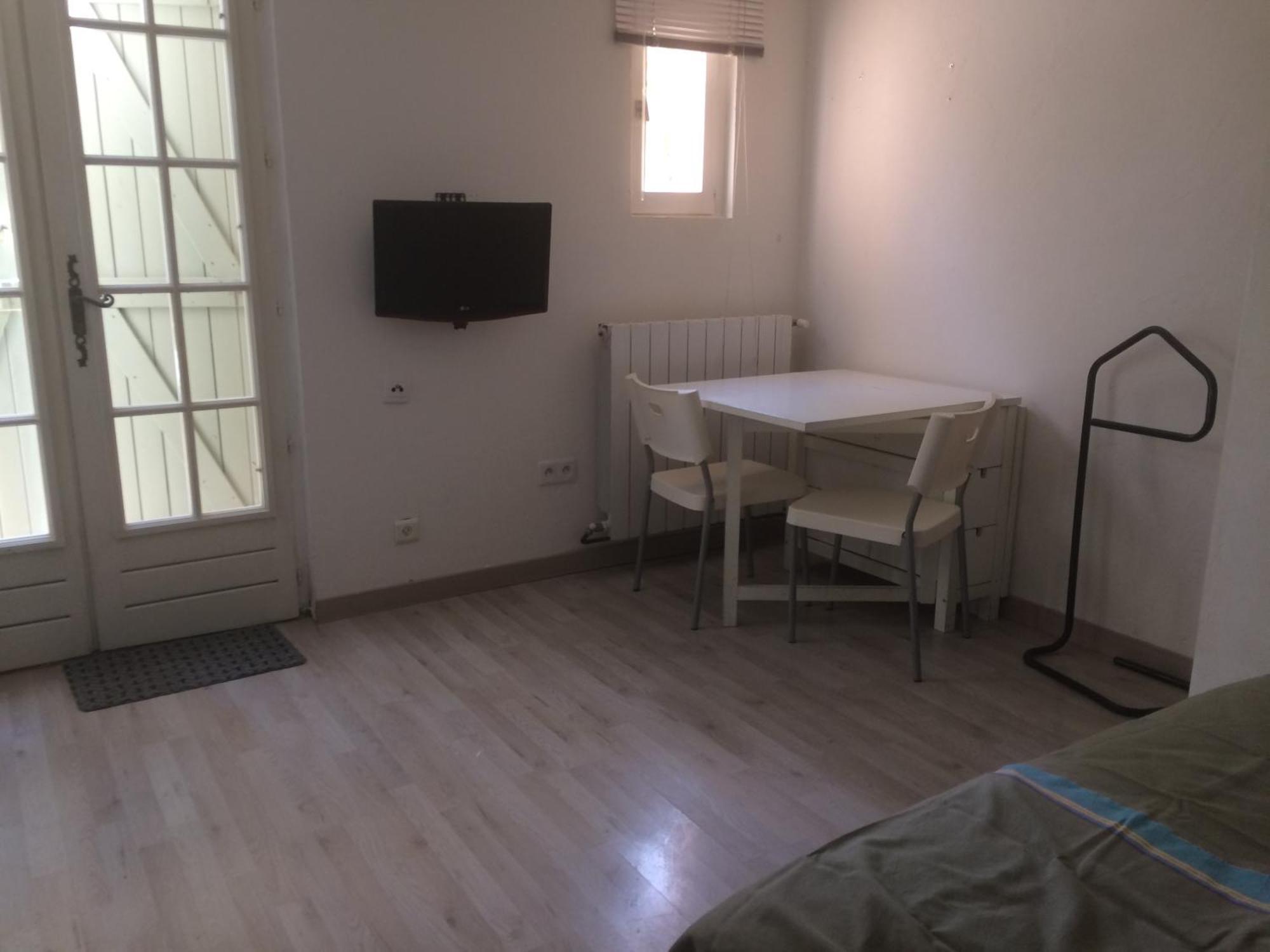 Apartment Independant En Rdc De Villa, Parking